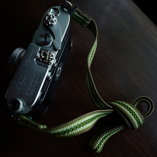 [Made-to-order] Safari Camera Strap / Hand braiding Silk Kumihimo / Green