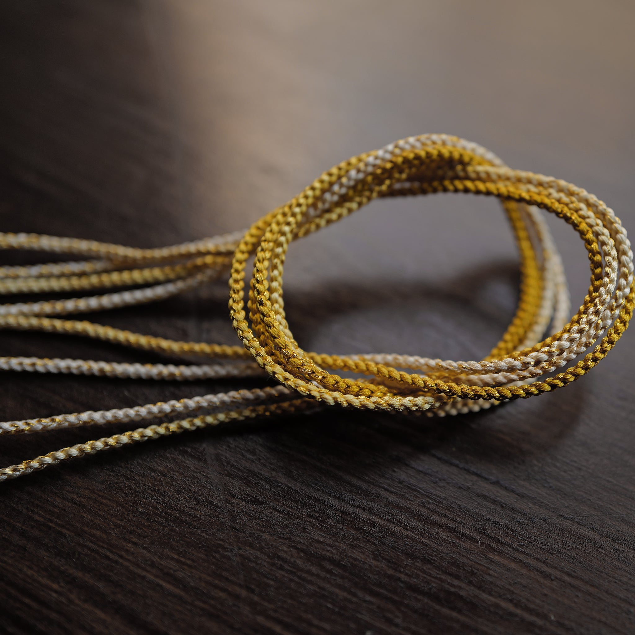 日本人気超絶の Camera Year New 2025 four] to Limited Strap braiding Hand / アクセサリー