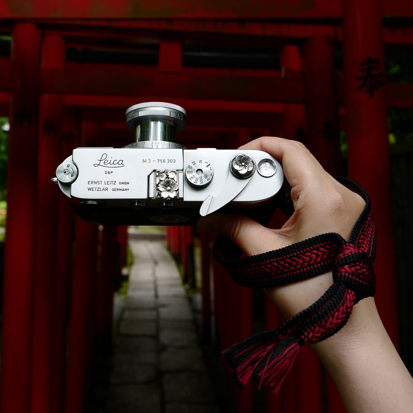 [Made-to-order]  "結 Musubi" Camera Hand Strap / Hand braiding Silk Kumihimo / Red Fuji 赤富士