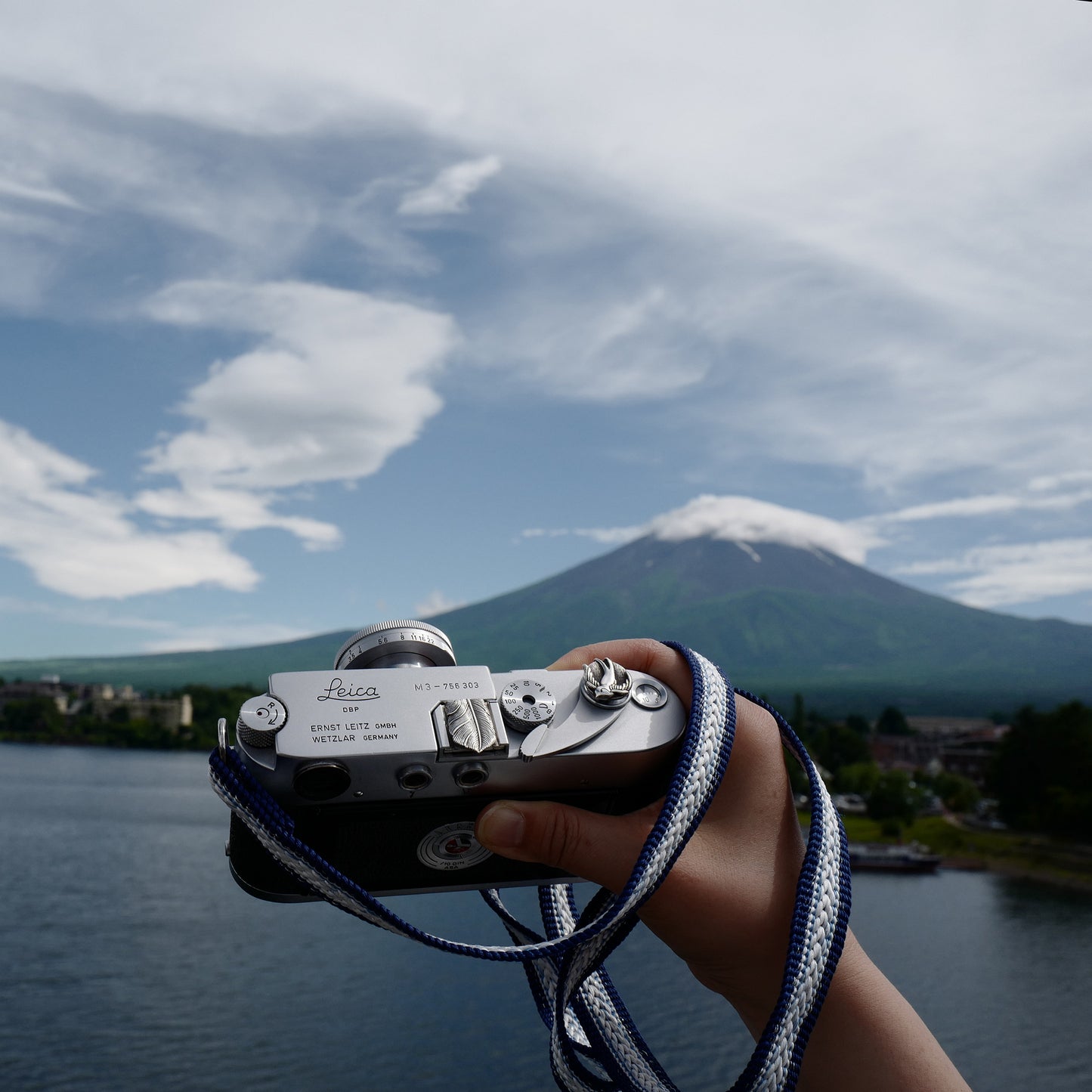 [Made-to-order] Mt.Fuji 富士山 Camera Strap / Hand braiding Silk Kumihimo / Blue and white